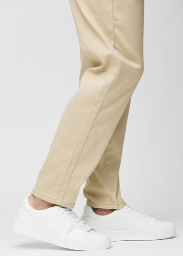 Anklerne på en model, så man kan se, hvor løst jeansene sidder.