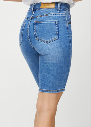 Denim skinny middle shorts set bagfra tæt på for at vise detaljer.