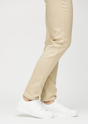 Anklerne på en model, så man kan se, hvor tæt jeansene sidder.