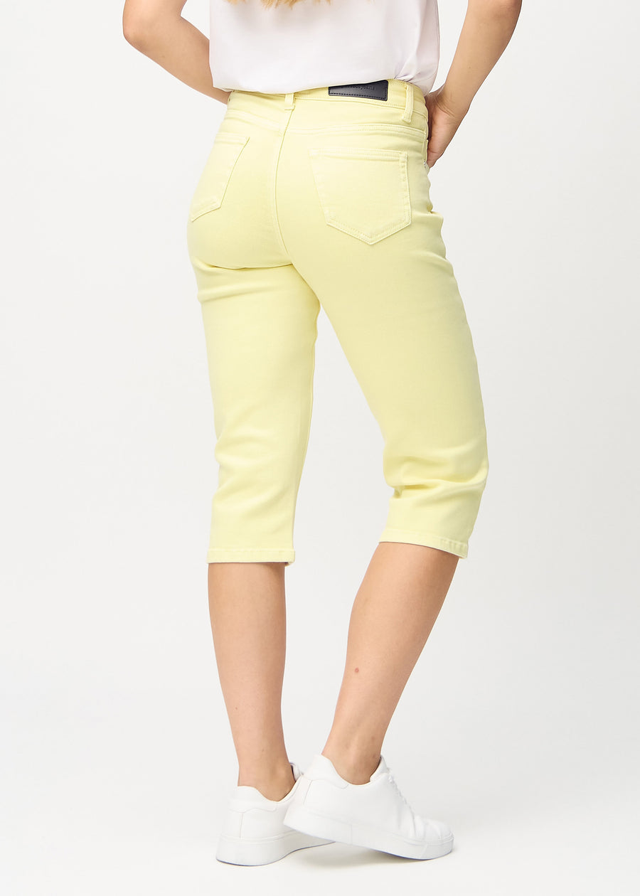 Lysegule regular capris set bagfra, så man kan se hele produktet.