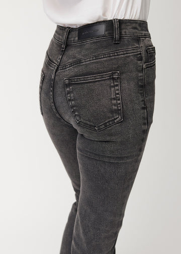 Mørkegrå mid-rise bootcut jeans i denimfarven Shadows set bagfra tæt på for at vise detaljer.