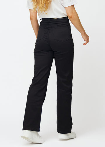 Sorte højtaljede jeans, som sidder til i taljen og har en løs pasform med bredde ned, set bagfra for at vise hele produktet.