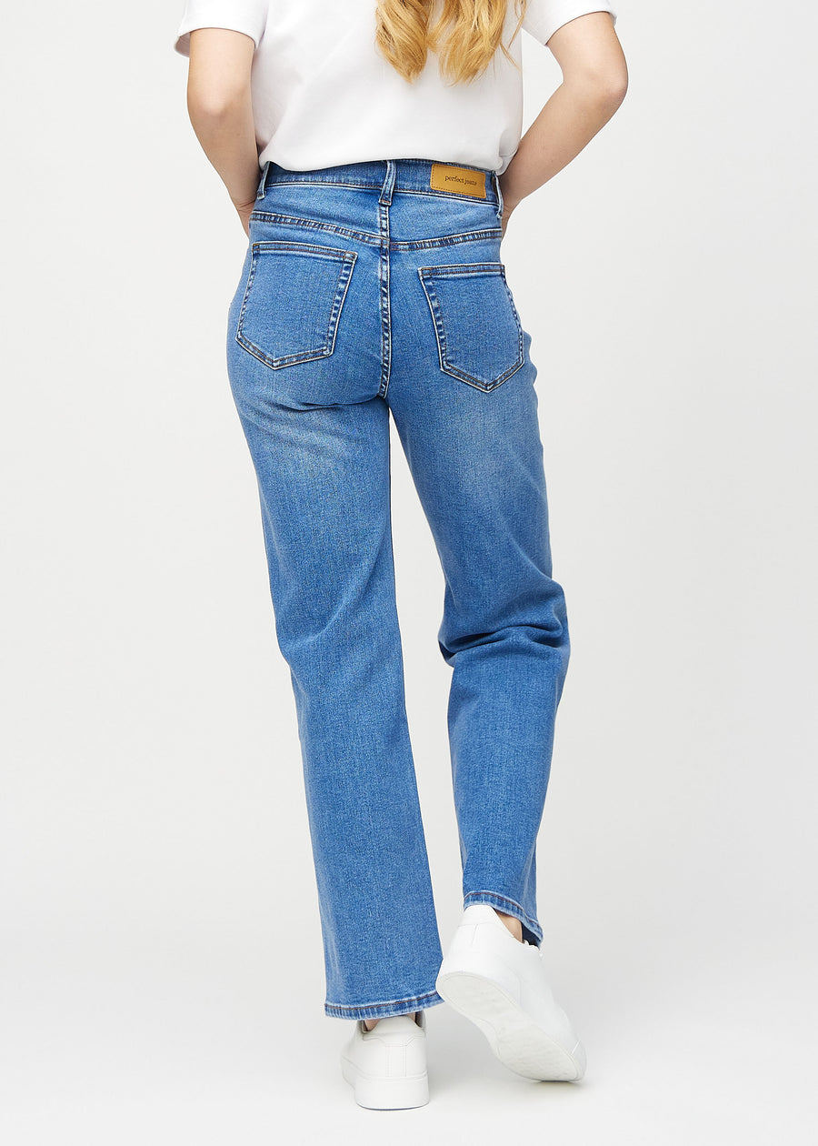 Denim loose jeans set bagfra, så man kan se hele produktet.
