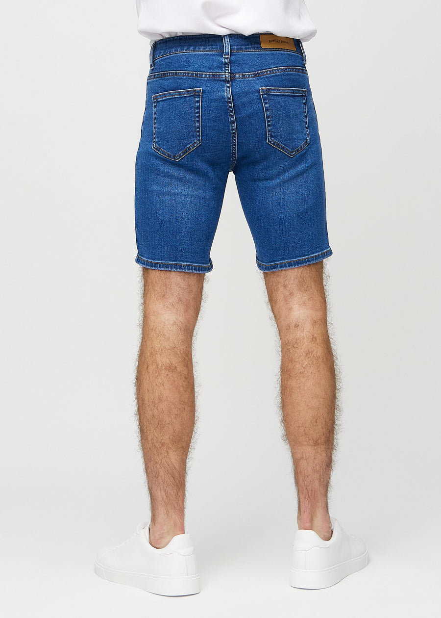 Mørk denim middle-slim shorts set bagfra, så man kan se hele produktet.