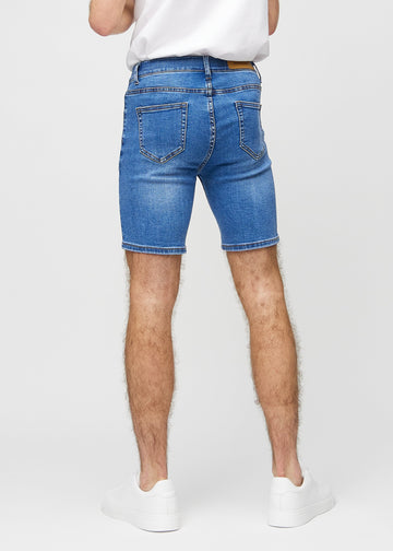 Denim middle-slim shorts set bagfra, så man kan se hele produktet.
